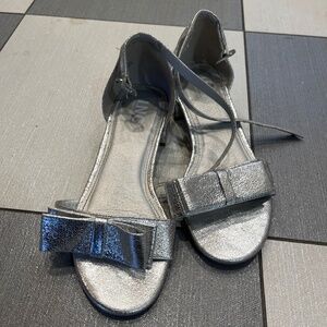 Girls silver bow sandals